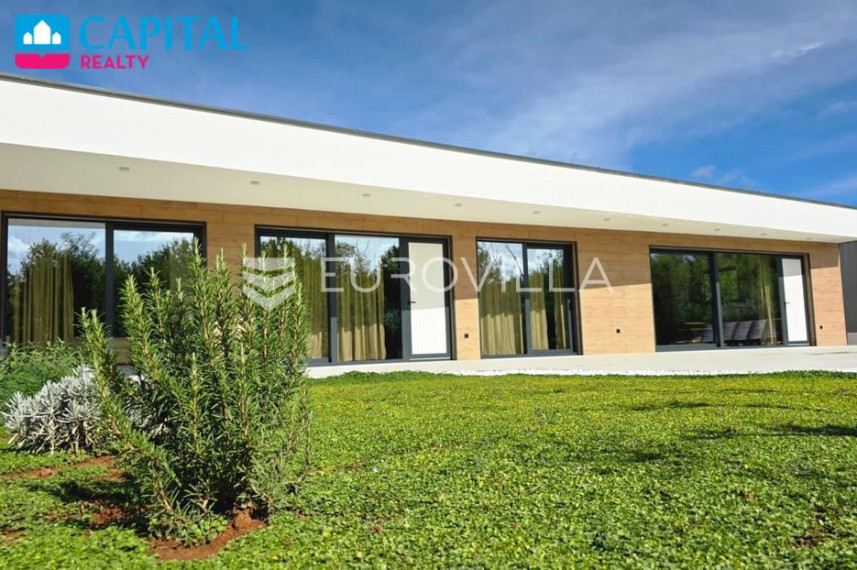 Parduodamas namas Zelenice ulica 10 , 203.00 kv.m ploto, 1 aukštai 4
