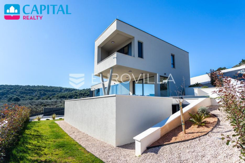 Parduodamas namas Obala Petra Krešimira IV 4 , 328.41 kv.m ploto, 3 aukštai 1