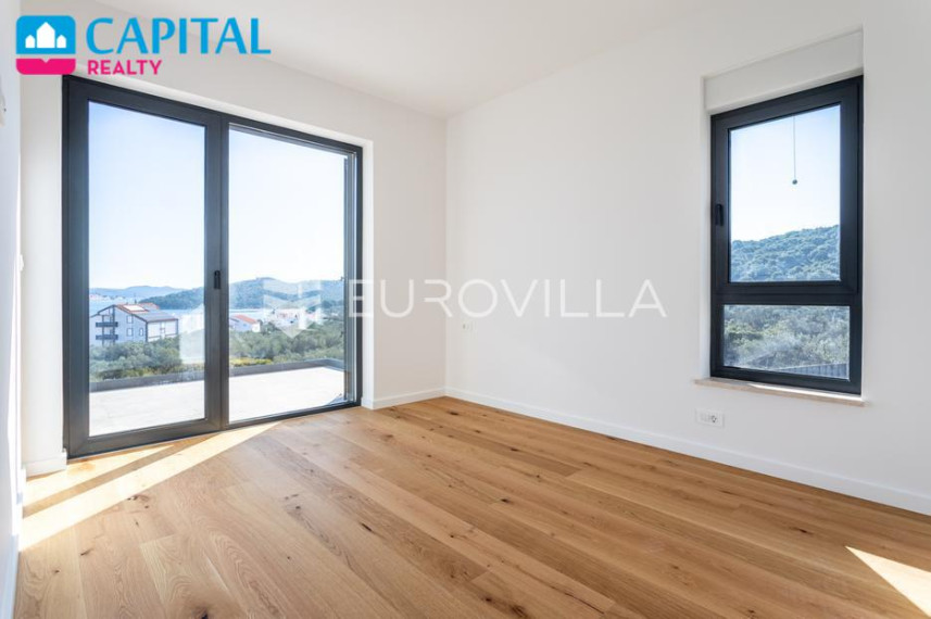 Parduodamas namas Obala Petra Krešimira IV 4 , 328.41 kv.m ploto, 3 aukštai 10