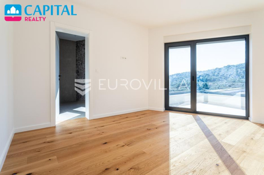 Parduodamas namas Obala Petra Krešimira IV 4 , 328.41 kv.m ploto, 3 aukštai 14