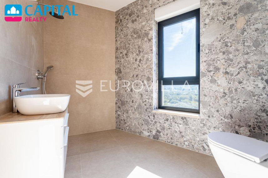 Parduodamas namas Obala Petra Krešimira IV 4 , 328.41 kv.m ploto, 3 aukštai 15