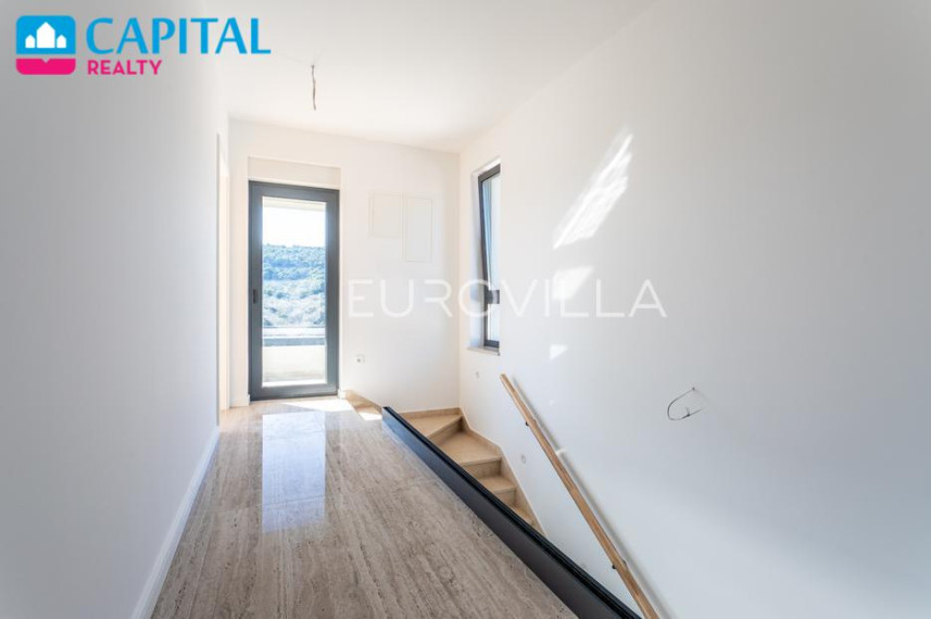 Parduodamas namas Obala Petra Krešimira IV 4 , 328.41 kv.m ploto, 3 aukštai 19
