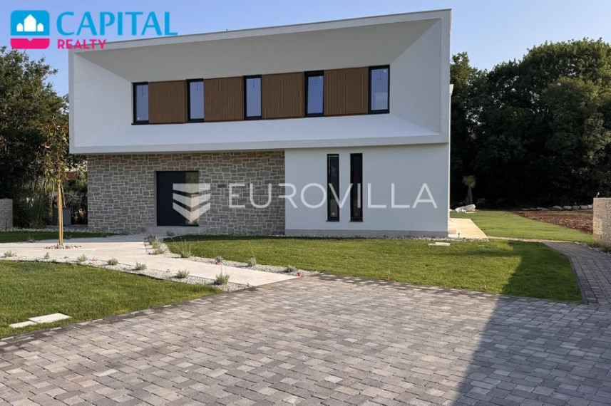 Parduodamas namas 253.07 kv.m ploto, 2 aukštai 19