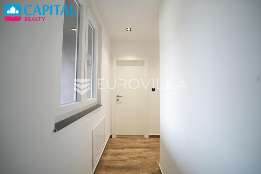 Parduodamas butas Hvarska ulica 2 , 241.00 kv.m ploto, 4 kambariai 28