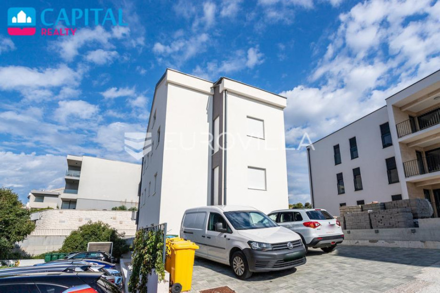 Parduodamas namas Rtić 25 , 366.81 kv.m ploto, 5 aukštai 27