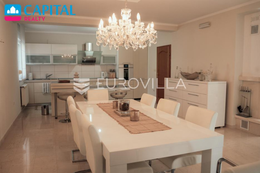 Parduodamas namas Trg Nikole Tesle 3 , 1463.00 kv.m ploto, 3 aukštai 3