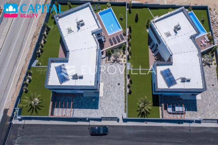Parduodamas namas Obilaznica 43 , 700.00 kv.m ploto, 2 aukštai 1