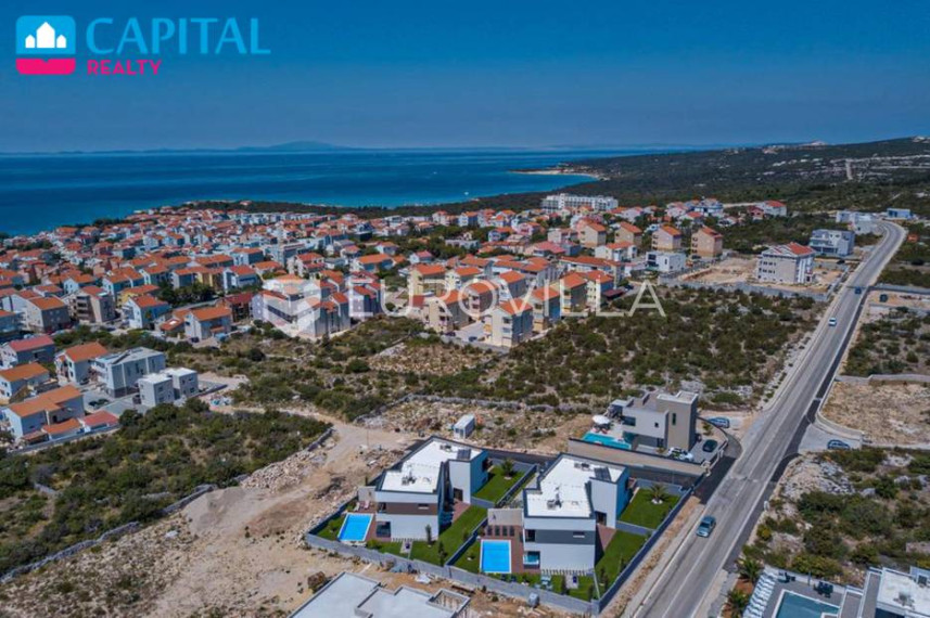 Parduodamas namas Obilaznica 43 , 700.00 kv.m ploto, 2 aukštai 35