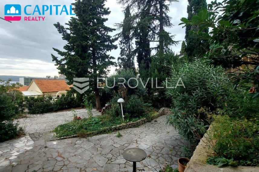 Parduodamas namas Trg Palih Boraca 1-3 , 300.00 kv.m ploto, 3 aukštai 6