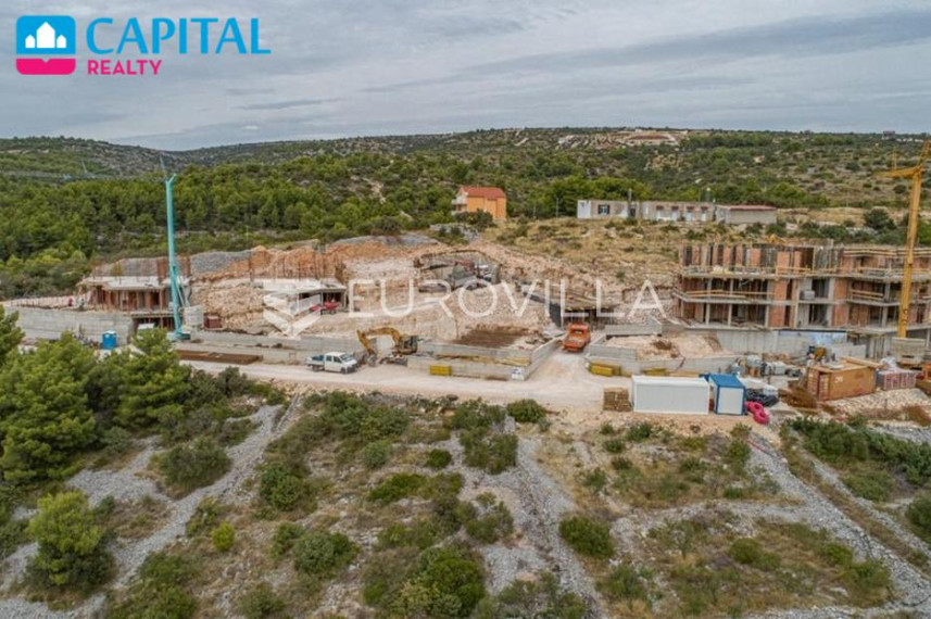 Parduodamas namas 351.95 kv.m ploto, 2 aukštai 12