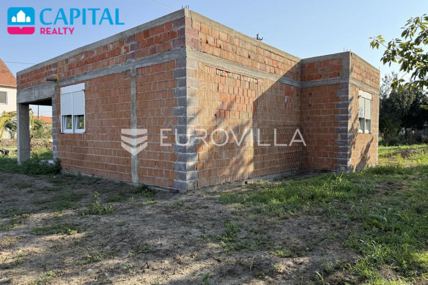 Parduodamas namas Ulica Svete Ane 18 , 196.00 kv.m ploto, 1 aukštai 4