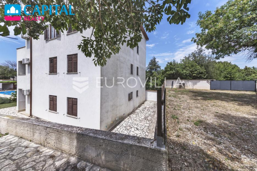 Parduodamas namas Strane 58 , 459.75 kv.m ploto, 4 aukštai 9