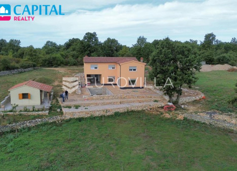 Parduodamas namas 190.00 kv.m ploto, 2 aukštai