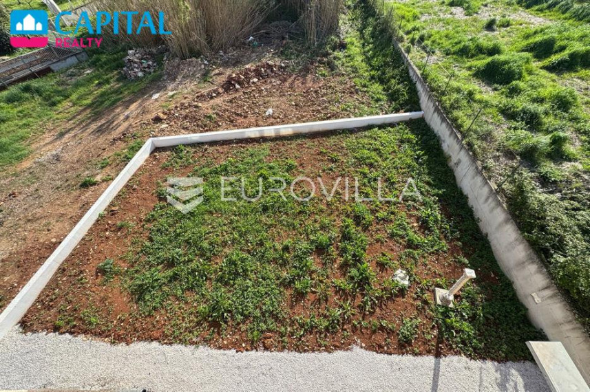Parduodamas namas Dragonja 7 , 360.00 kv.m ploto, 3 aukštai 33