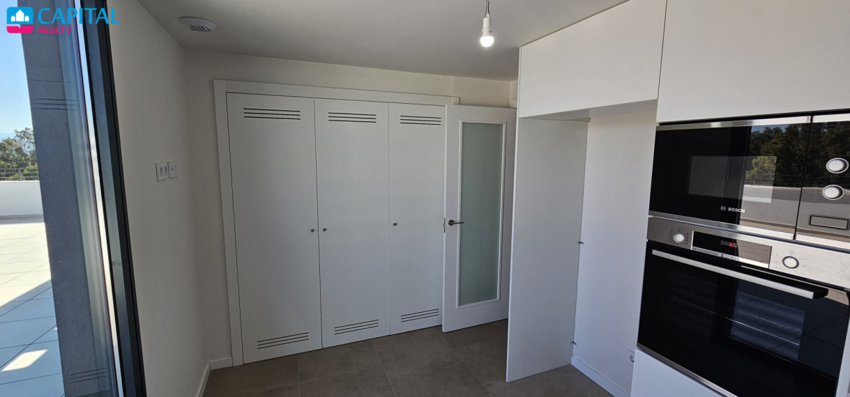 Parduodamas namas Paseo de Maritimo Torremolinos 20R , 183.00 kv.m ploto,  aukštai 34