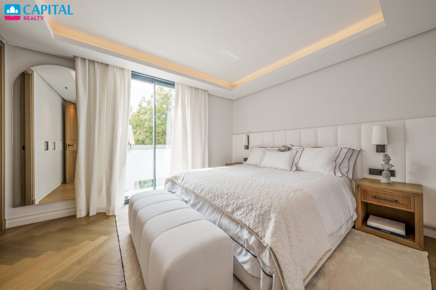 Parduodamas namas Calle Londres S/N , 983.00 kv.m ploto,  aukštai 21