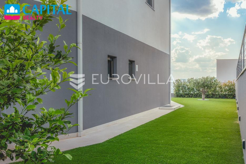 Parduodamas namas Grljevačka ulica 14/1 , 320.00 kv.m ploto, 3 aukštai 4