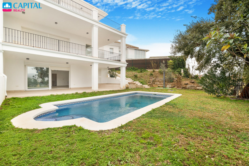 Parduodamas namas Calle Madrid , 390.00 kv.m ploto,  Floors 2