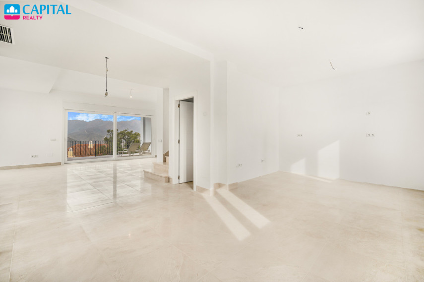 Parduodamas namas Calle Madrid , 390.00 kv.m ploto,  Floors 11