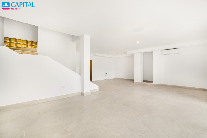 Parduodamas namas Calle Madrid , 390.00 kv.m ploto,  Floors 14