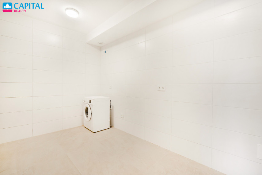 Parduodamas namas Calle Madrid , 390.00 kv.m ploto,  Floors 16