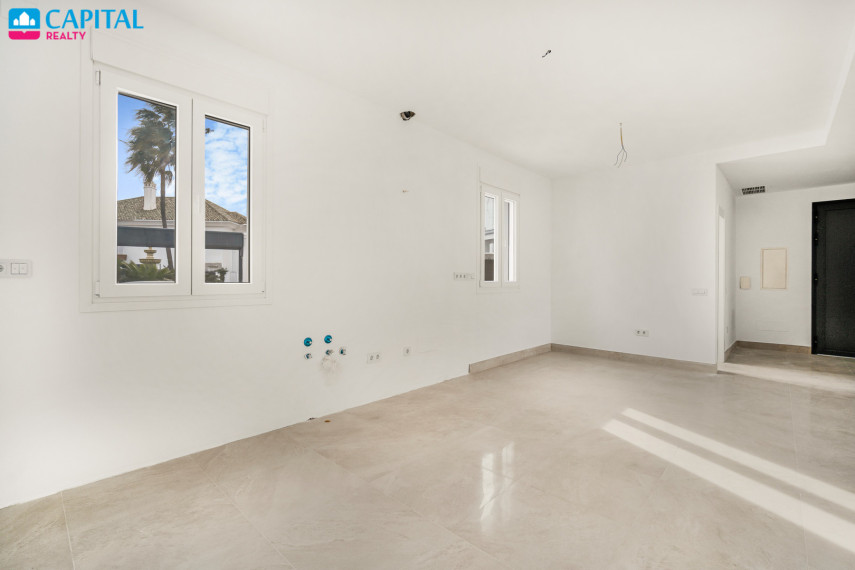 Parduodamas namas Calle Madrid , 390.00 kv.m ploto,  Floors 18