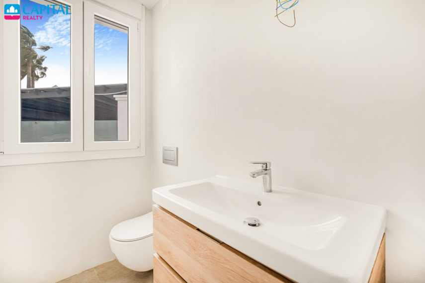 Parduodamas namas Calle Madrid , 390.00 kv.m ploto,  Floors 19