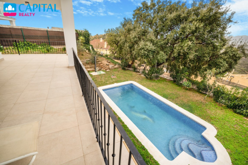 Parduodamas namas Calle Madrid , 390.00 kv.m ploto,  Floors 20