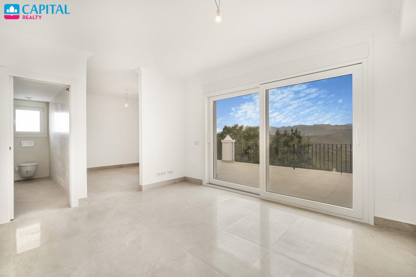 Parduodamas namas Calle Madrid , 390.00 kv.m ploto,  Floors 22