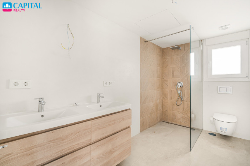 Parduodamas namas Calle Madrid , 390.00 kv.m ploto,  Floors 23