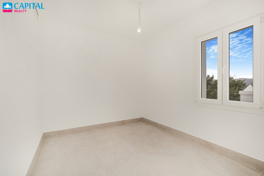 Parduodamas namas Calle Madrid , 390.00 kv.m ploto,  Floors 24