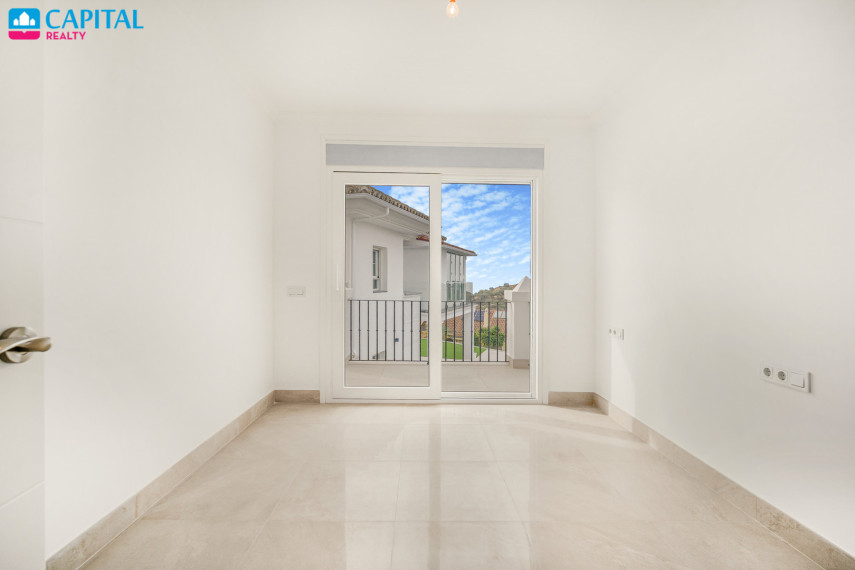 Parduodamas namas Calle Madrid , 390.00 kv.m ploto,  Floors 25