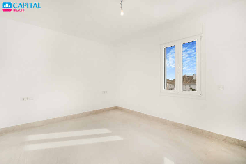 Parduodamas namas Calle Madrid , 390.00 kv.m ploto,  Floors 27