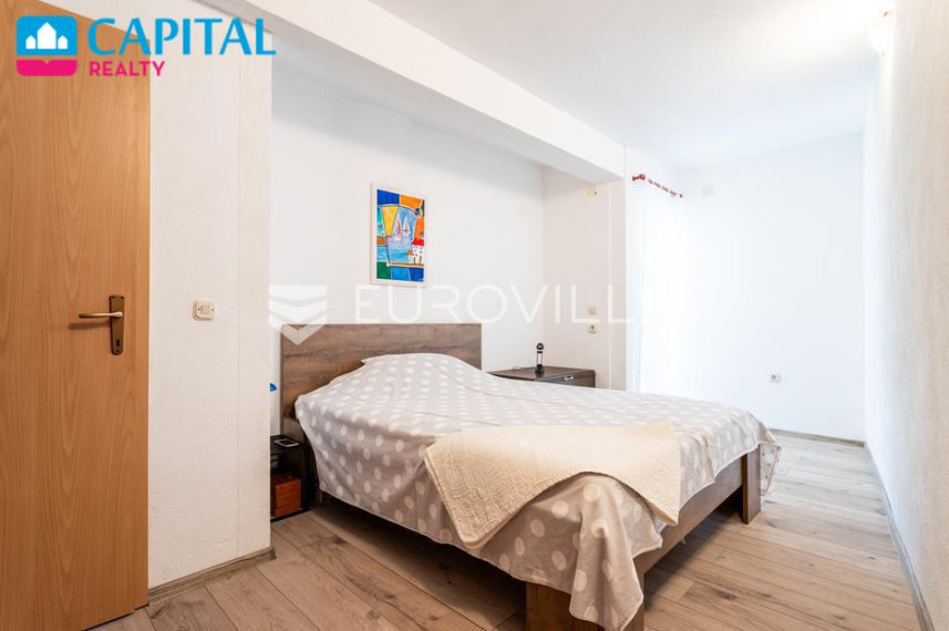 Parduodamas namas Gospino 23 , 300.00 kv.m ploto, 3 aukštai 28