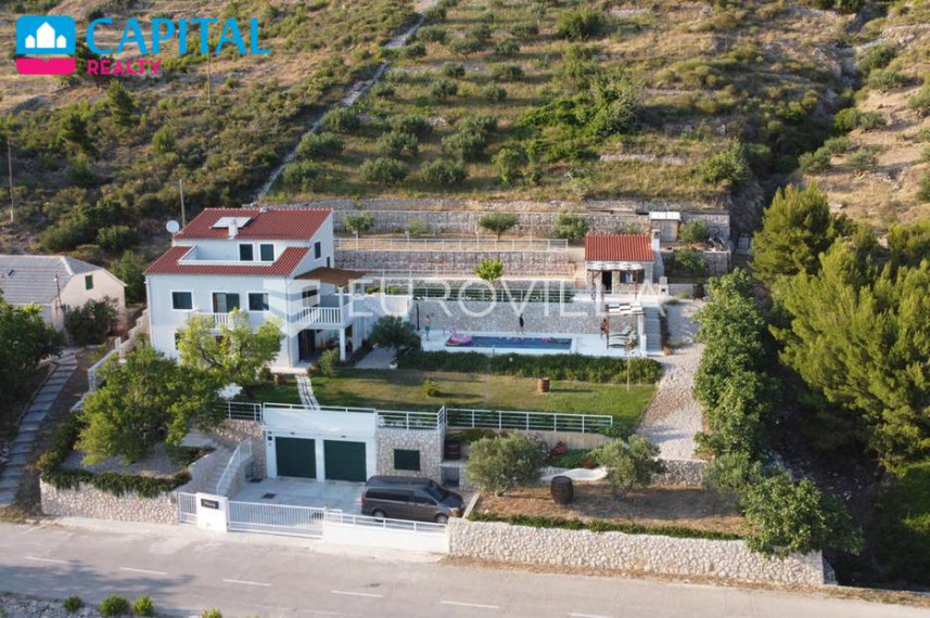 Parduodamas namas Staro Selo 5 , 330.00 kv.m ploto, 2 aukštai 12