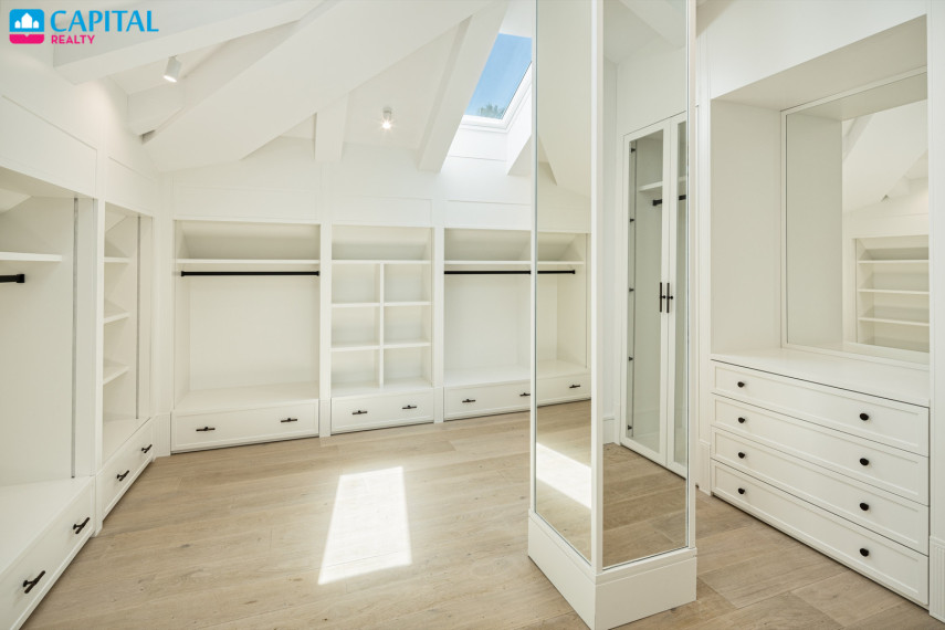 Parduodamas namas Calle Londres S/N , 1636.00 kv.m ploto,  Floors 9