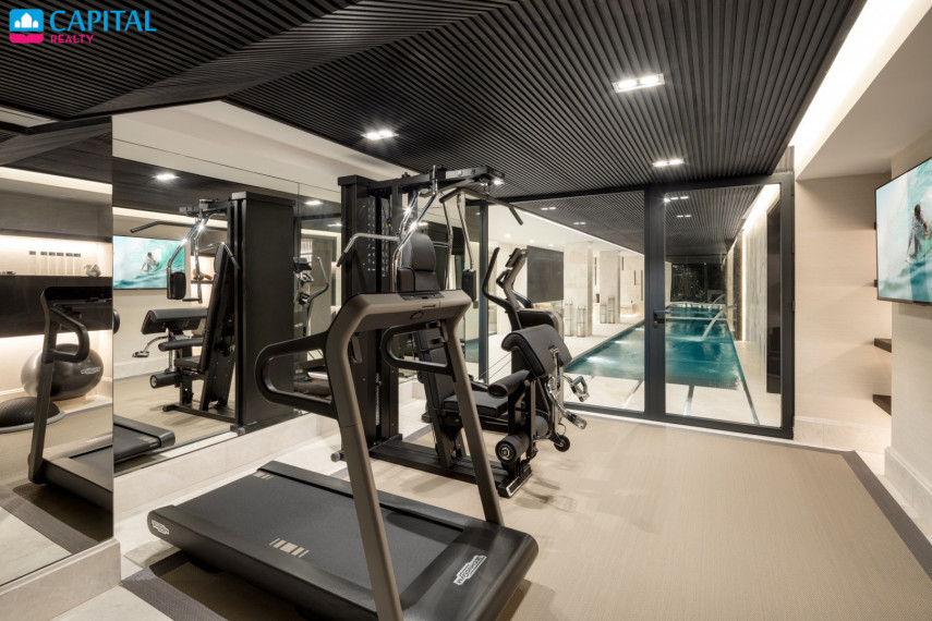 Parduodamas namas Calle Londres S/N , 1636.00 kv.m ploto,  Floors 24