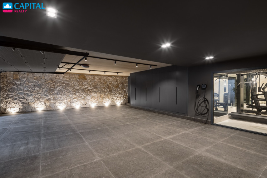 Parduodamas namas Calle Londres S/N , 1636.00 kv.m ploto,  Floors 30
