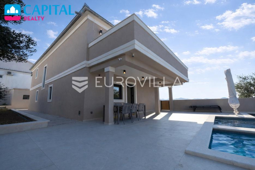 Parduodamas namas Put Njivica 7a , 240.00 kv.m ploto, 2 aukštai 38