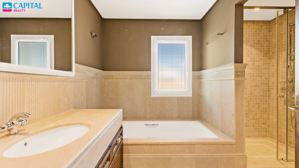 Parduodamas namas Calle Paris 9 , 530.00 kv.m ploto,  Floors 9
