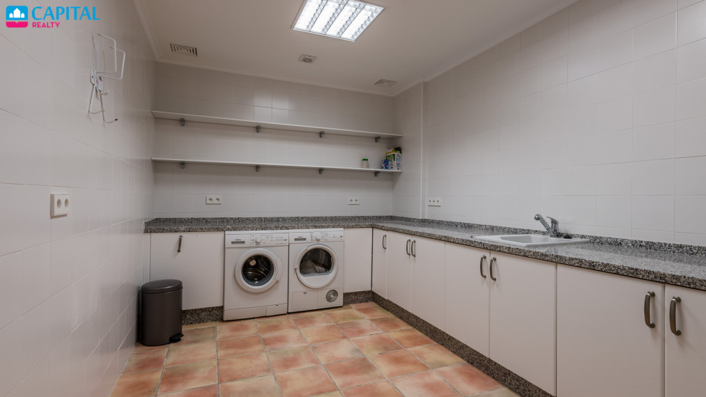 Parduodamas namas Calle Paris 9 , 530.00 kv.m ploto,  Floors 23