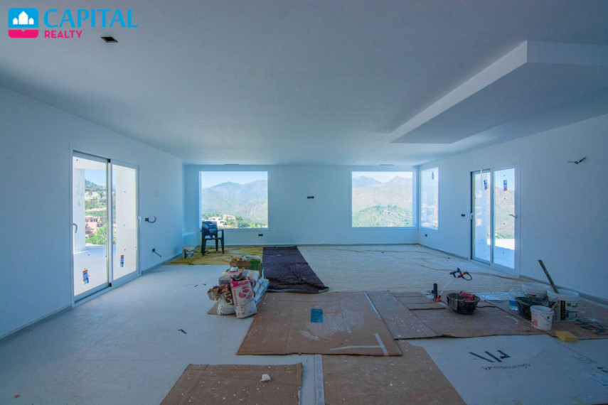 Parduodamas namas Calle Madrid , 573.00 kv.m ploto,  Floors 10