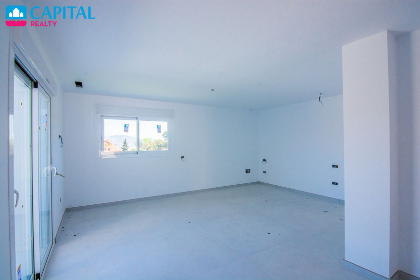 Parduodamas namas Calle Madrid , 573.00 kv.m ploto,  Floors 13