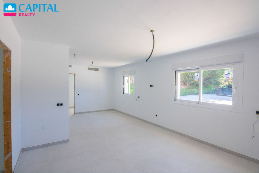 Parduodamas namas Calle Madrid , 573.00 kv.m ploto,  Floors 15