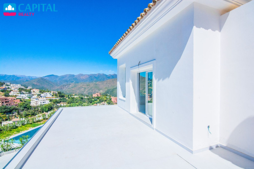 Parduodamas namas Calle Madrid , 573.00 kv.m ploto,  Floors 21