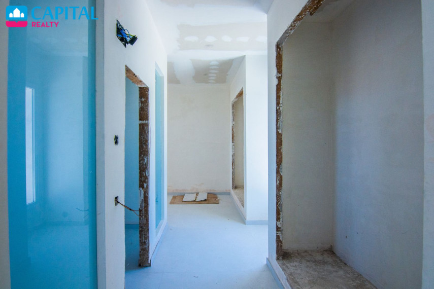 Parduodamas namas Calle Madrid , 573.00 kv.m ploto,  Floors 23