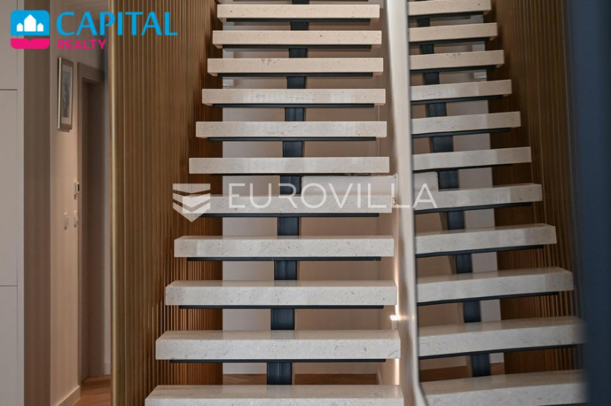 Parduodamas butas Ratnih žrtava 9 , 230.65 kv.m ploto, 2 kambariai 46