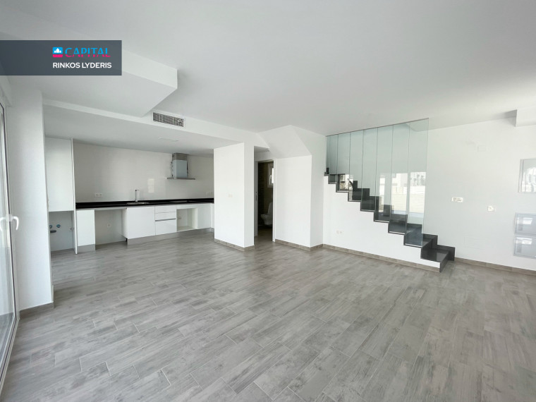 Parduodamas namas Calle Malta 28 , 107.00 kv.m ploto,  Floors 6