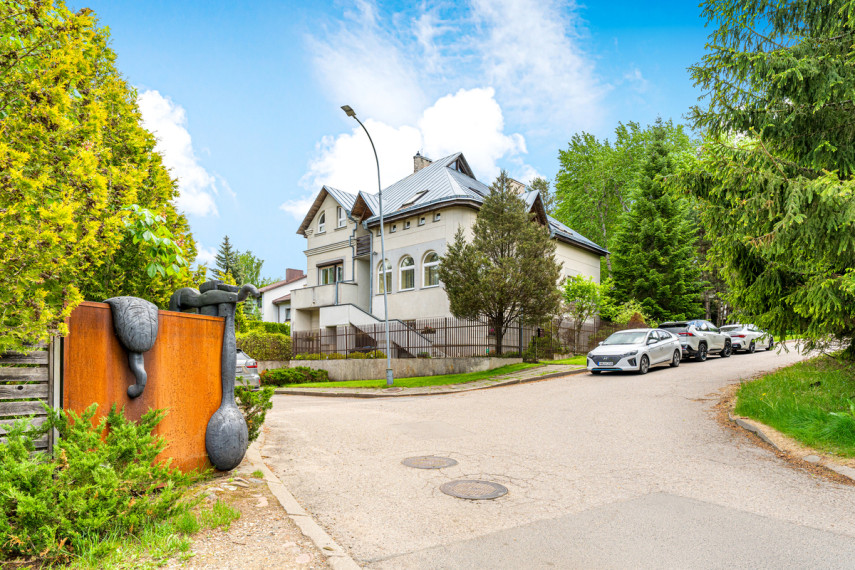 Parduodamas namas Žirgo g., Vilniaus m., Vilniaus m. sav., 305 m2 ploto, 3 aukštai 30