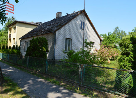 Parduodamas namas Vakaro g., Senamiestis, Alytaus m., Alytaus m. sav., 55 m2 ploto, 1 aukštai Parduodamas namas Vakaro g., Senamiestis, Alytaus m., Alytaus m. sav., 55 m2 ploto, 1 aukštai